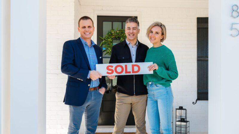 There are multiple ways you can avoid foreclosure.