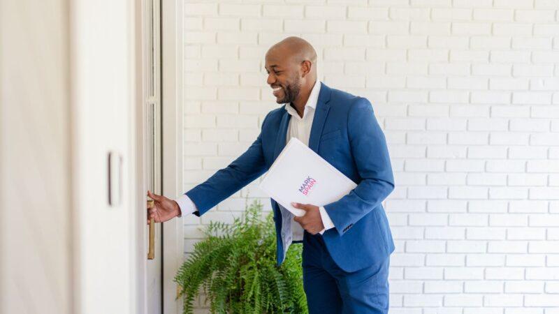 How to Host the Perfect Open House in July